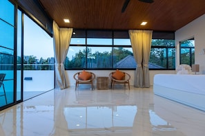 3 bedrooms, in-room safe, iron/ironing board, WiFi
