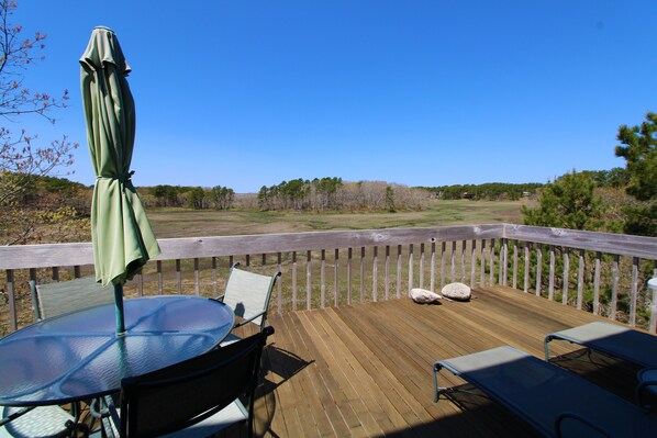 Outdoor dining - Nicely Furnished Home, Close to Lt. Island (1641) (Wellfleet)