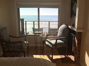 5 bedrooms, desk, iron/ironing board, free WiFi - 4000+ sq ft Beach Front Vacation Rental-The Beach is your back yard - Santa Cruz (Watsonville)
