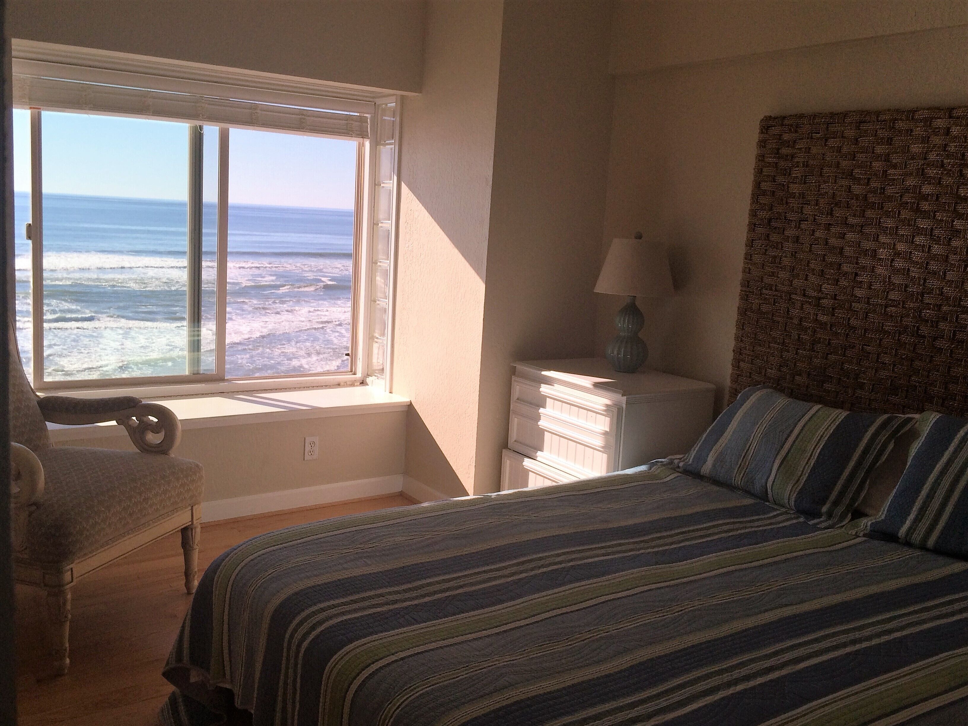 4000+ sq ft Beach Front Vacation Rental-The Beach is your back yard - Santa Cruz
