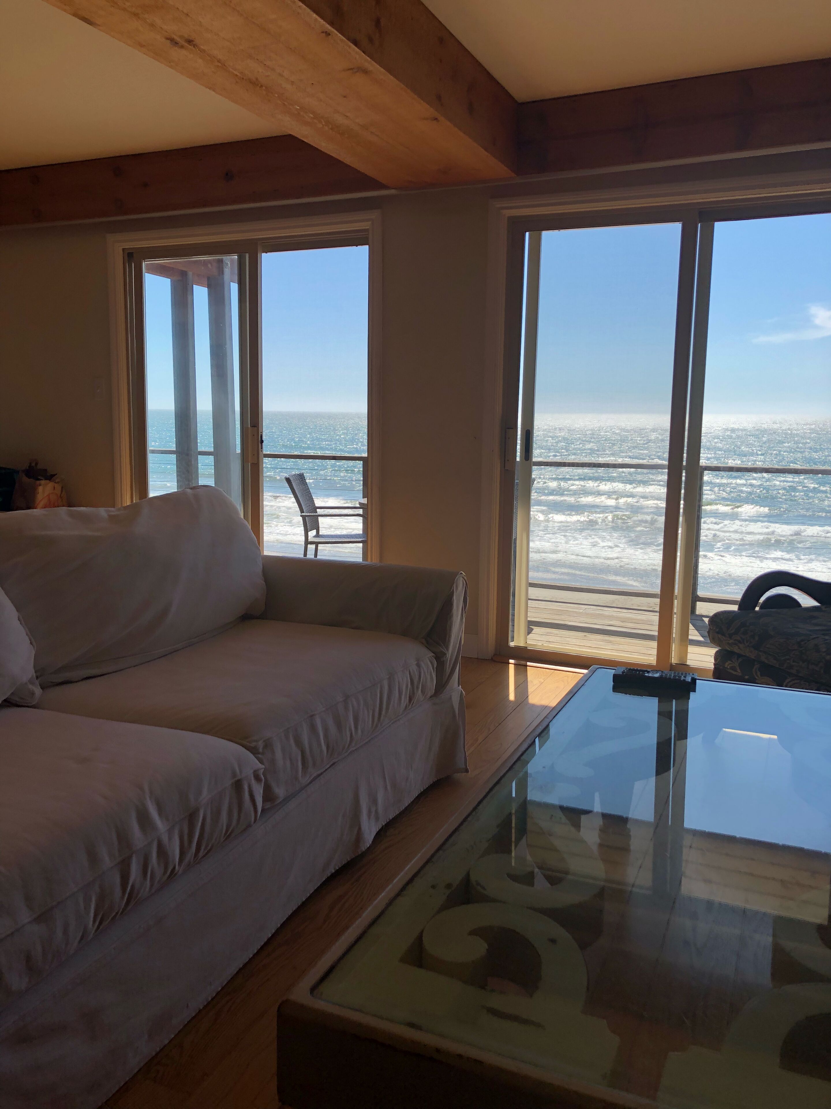 スマートテレビ、暖炉、DVD プレーヤー、書庫