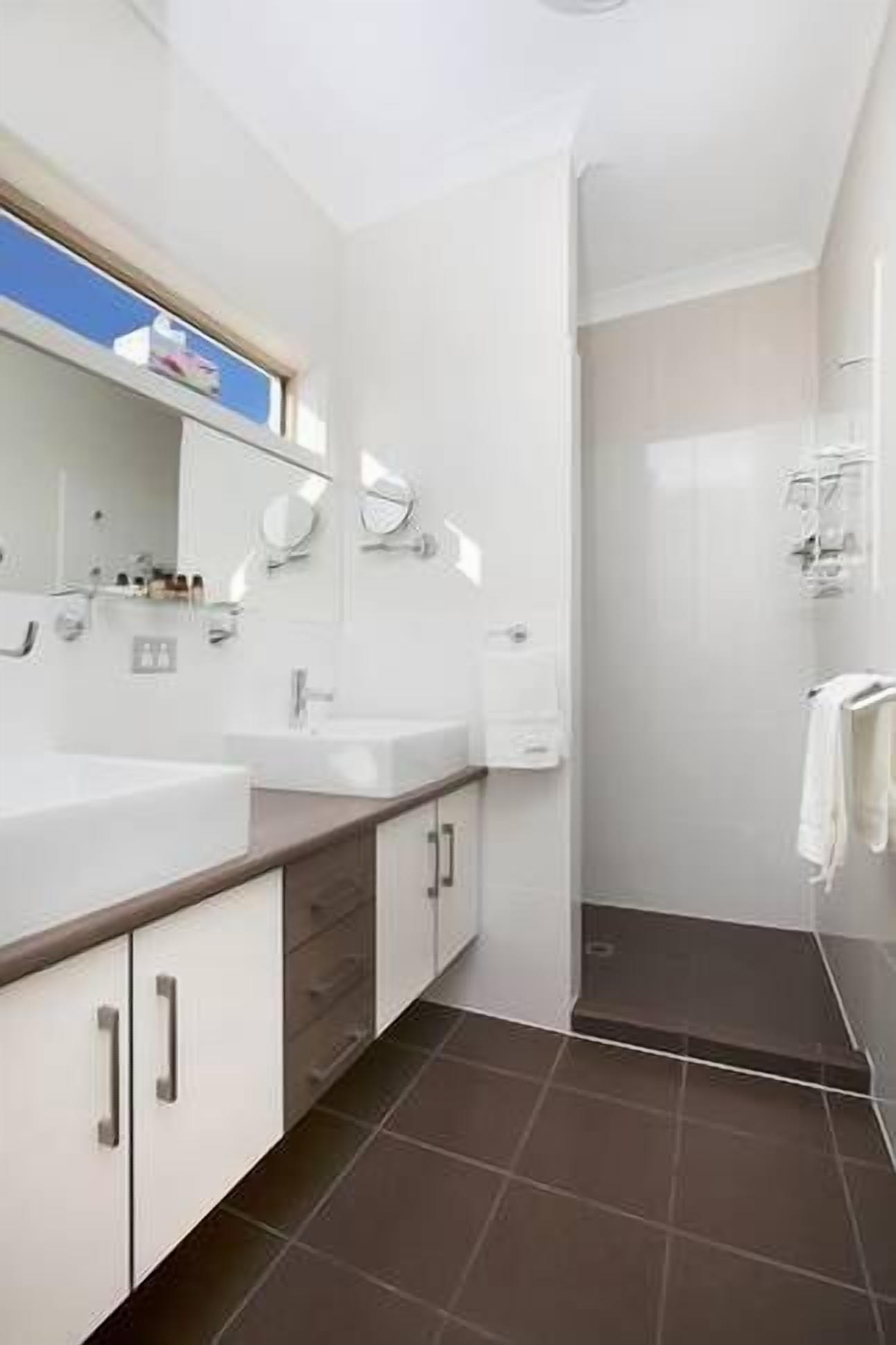 Christies Beach Exclusive Townhouse — image 12