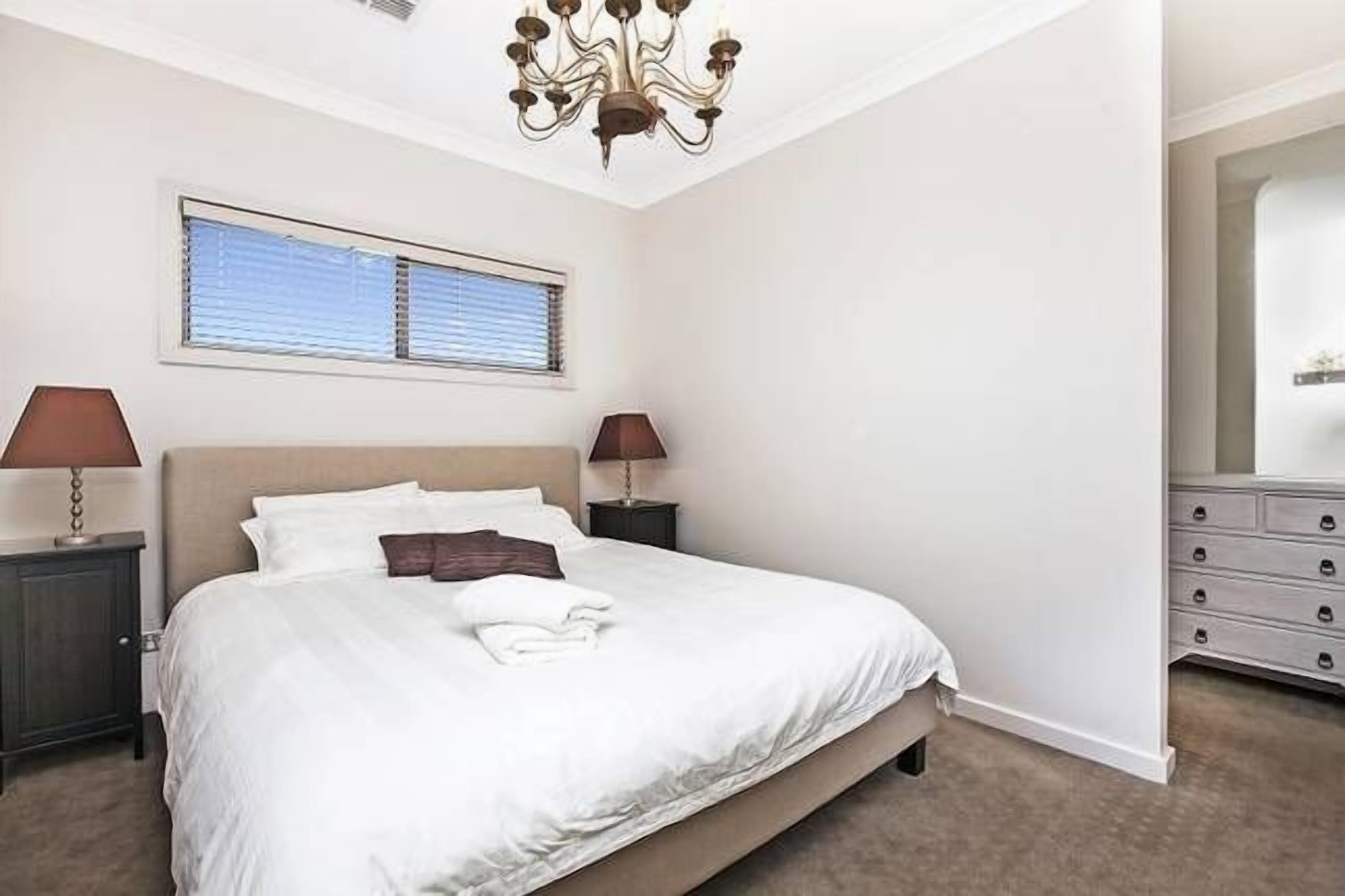 Christies Beach Exclusive Townhouse — image 11