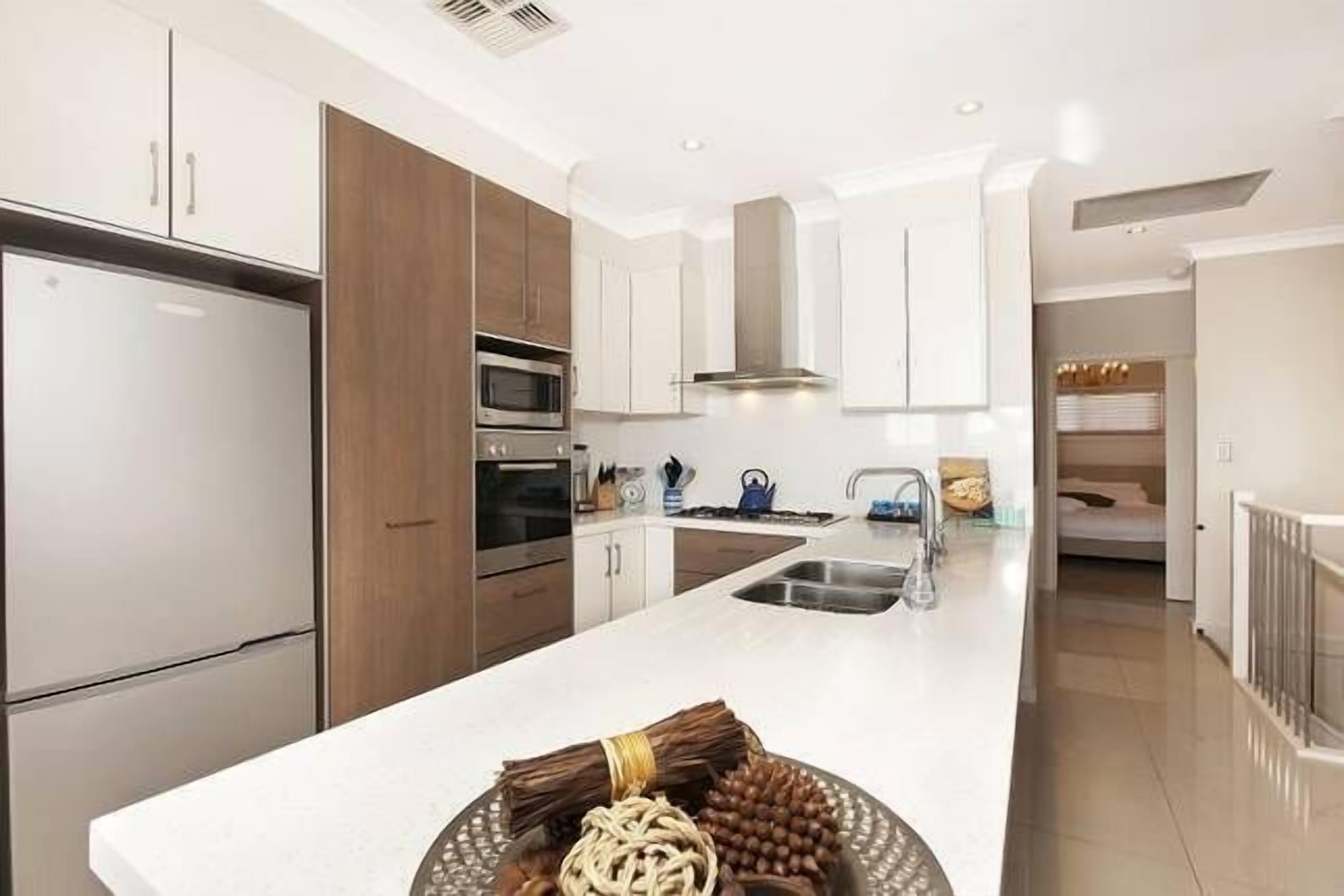 Christies Beach Exclusive Townhouse — image 9