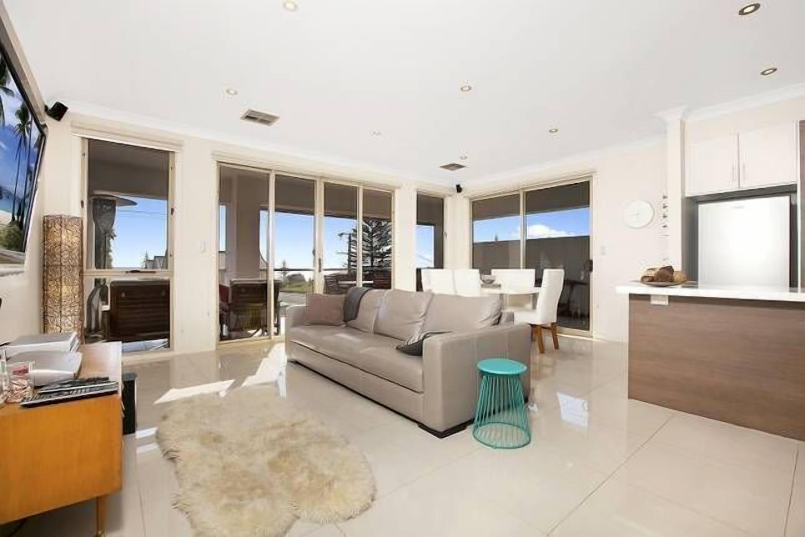 Christies Beach Exclusive Townhouse — image 8