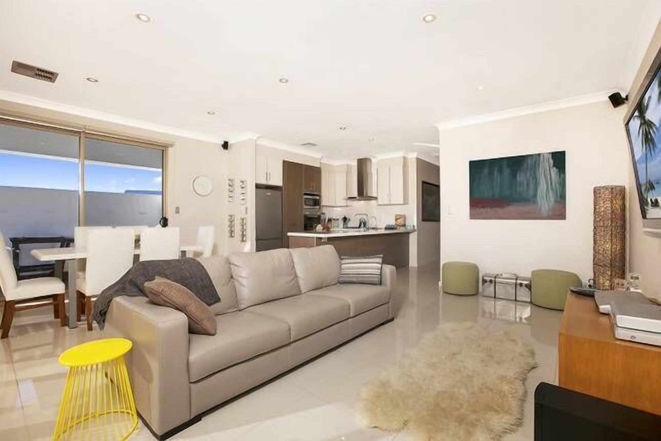 Christies Beach Exclusive Townhouse — image 2