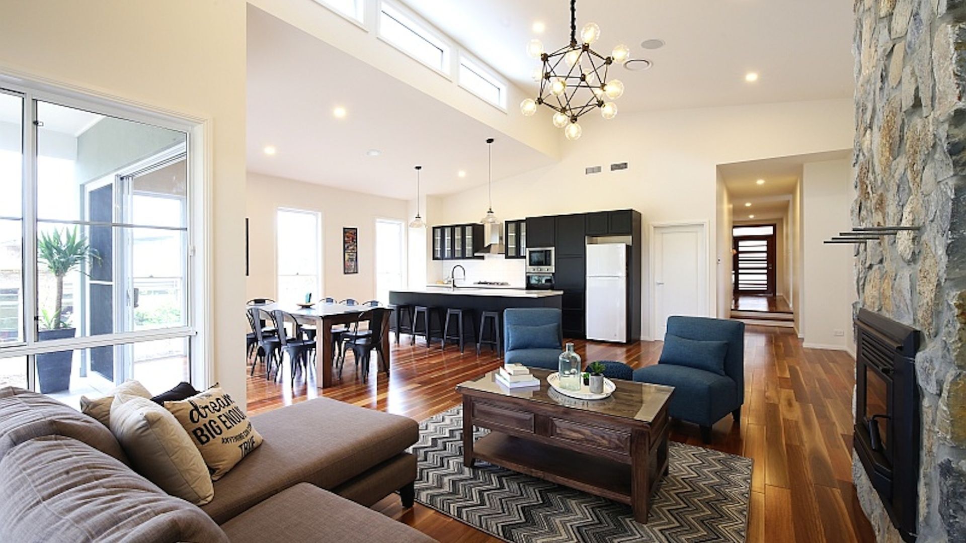 Lomandra Retreat - Views of the 6th tee — image 2