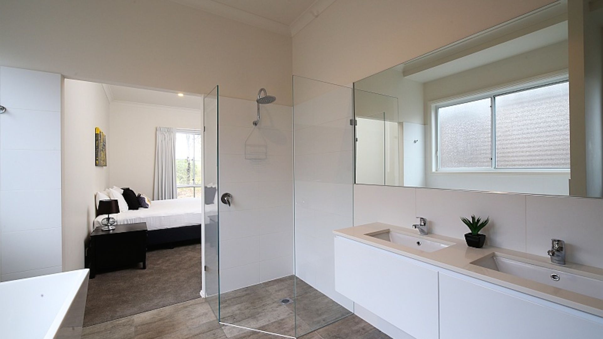 Lomandra Retreat - Views of the 6th tee — image 11