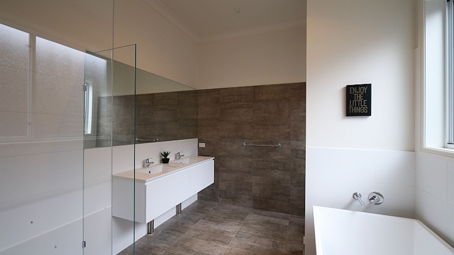Lomandra Retreat - Views of the 6th tee — image 4