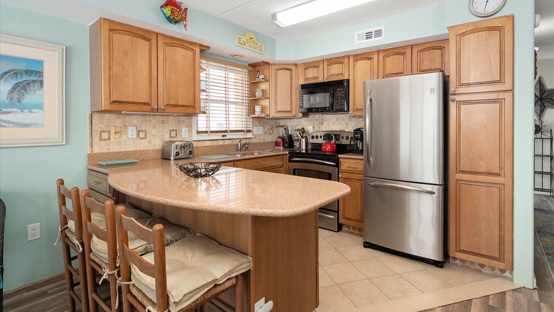 🏖️ Cozy 2 Bedroom Ocean Front Unit right on the beach, newly renovated 🏖️