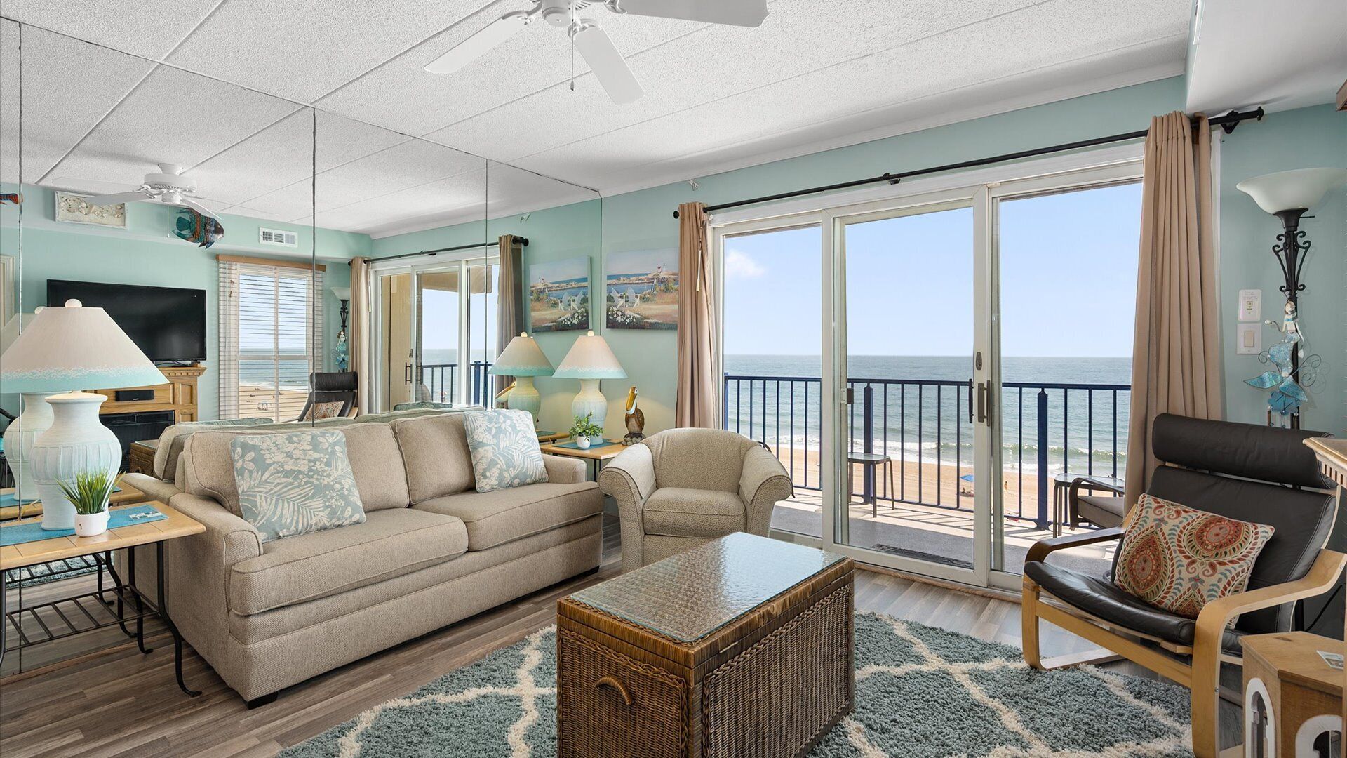 🏖️ Cozy 2 Bedroom Ocean Front Unit right on the beach, newly renovated 🏖️