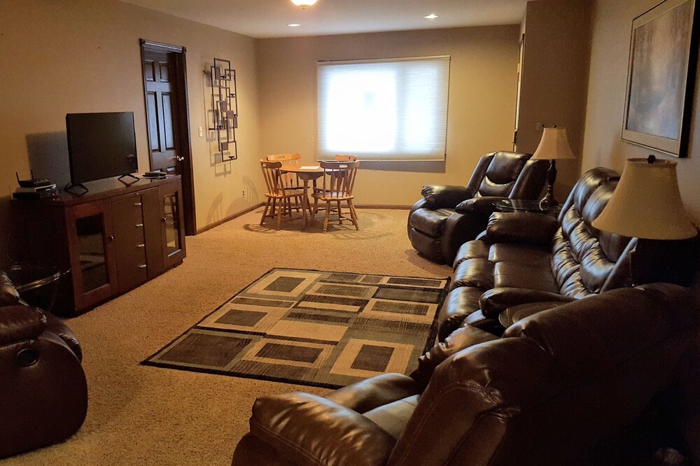 Spacious 3bdrm condo with spacious deck for you to enjoy the beautiful lake view