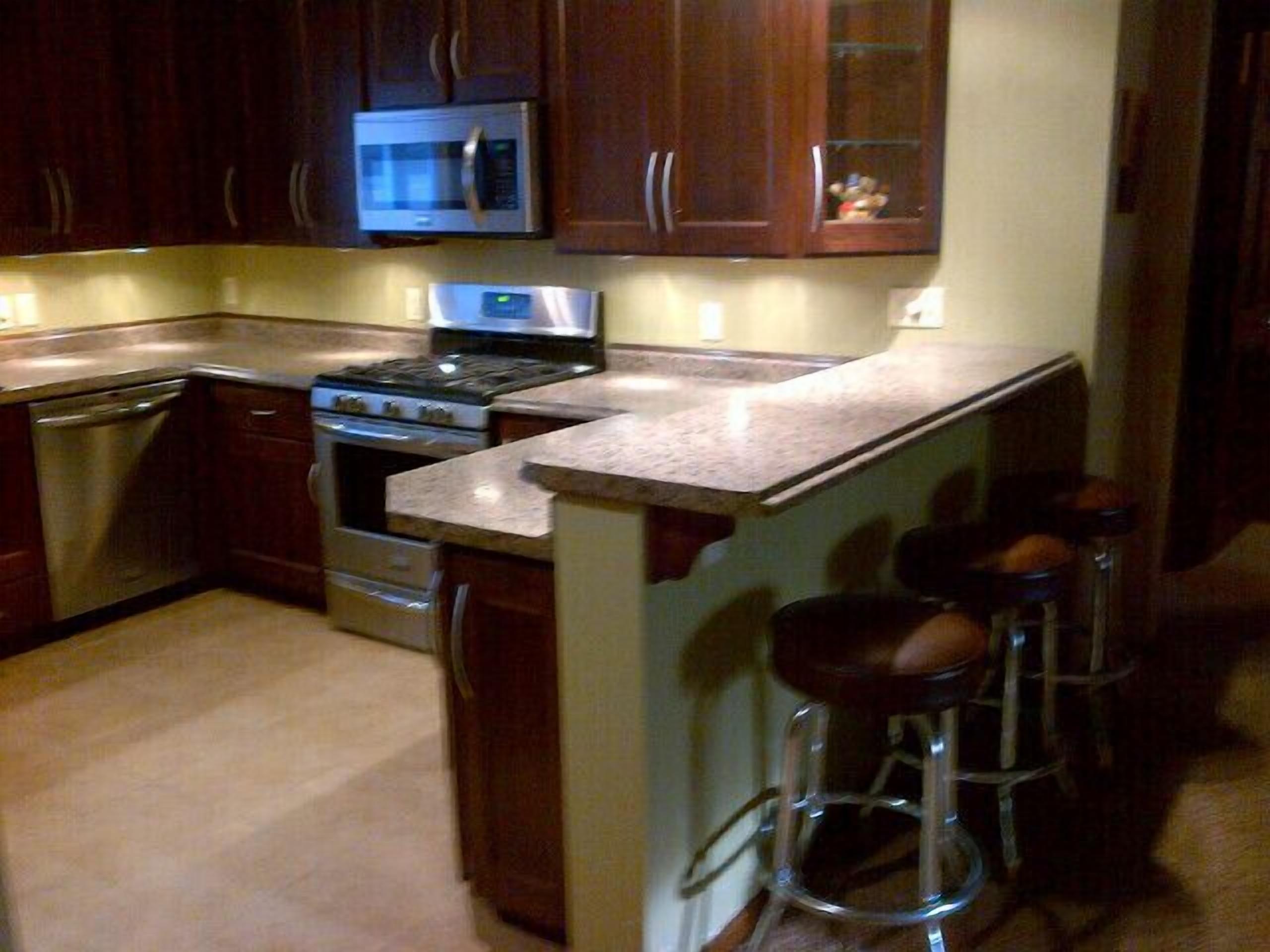 Spacious 3bdrm condo with spacious deck for you to enjoy the beautiful lake view