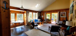 Smart TV, DVD player, books, stereo