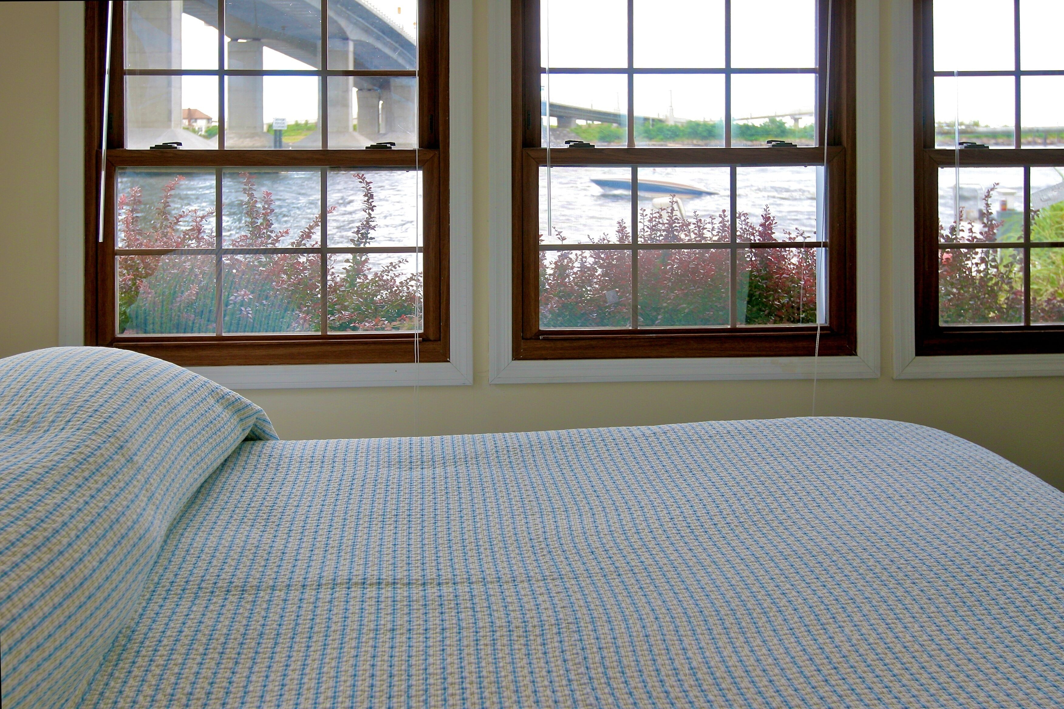 A Great Escape !! One Of A Kind Waterfront Cottage.