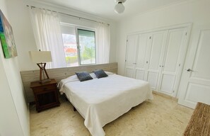 4 bedrooms, iron/ironing board, travel cot, free WiFi - Caribbean Beachfront Ocean view Condo with high speed wifi and Cleaning Services (Bavaro)