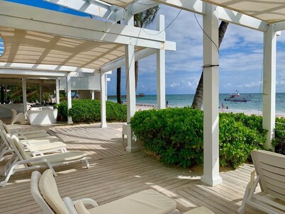 Caribbean Beachfront Ocean view Condo with high speed wifi and Cleaning Services