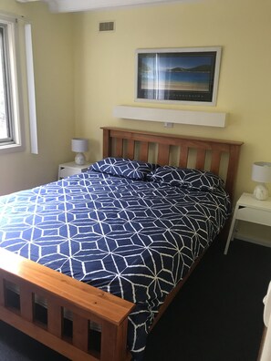 2 bedrooms, iron/ironing board, bed sheets