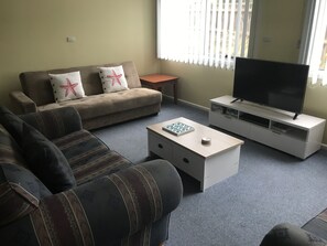 TV, DVD player, books, stereo - Ventnor Anchorage Site (Ventnor)