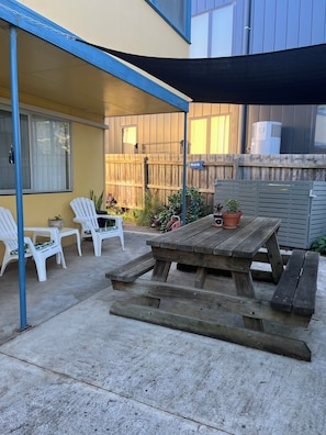 Outdoor dining - Ventnor Anchorage Site (Ventnor)