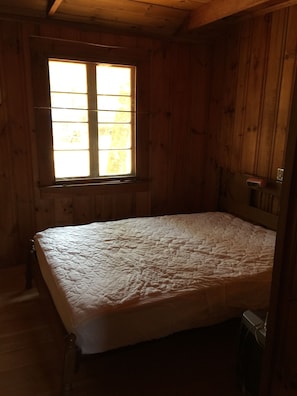 2 bedrooms, WiFi - a rustic log cabin (Raymond)