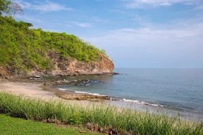 På stranden
