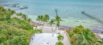 Underbart Oceanfront Home med uppvÀrmd pool, 350 "brygga, WIFI och mer