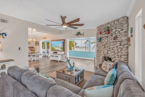 Smart TV, DVD player, table tennis, books - Oceanfront Estate with Private 350 foot Pier, Heated Pool, Pet Friendly (Islamorada)