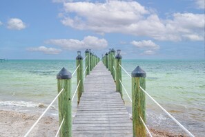 På stranden, liggestole, badehåndklæder