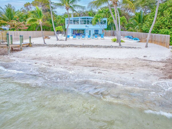 Terrace/patio - Oceanfront Estate with Private 350 foot Pier, Heated Pool, Pet Friendly (Islamorada)