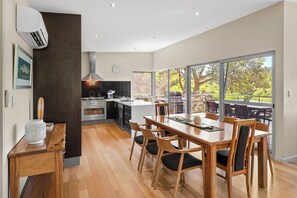 Dining - Longboard House Minutes from Yallingup Beach (Yallingup)
