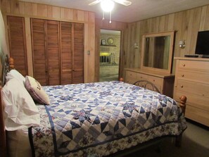 3 bedrooms, iron/ironing board, free WiFi, bed sheets