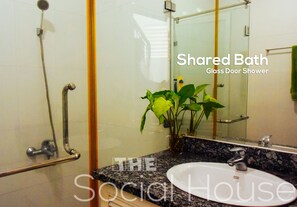 Separate tub and shower, deep soaking tub, free toiletries, hair dryer