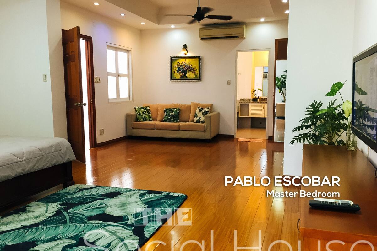 Master Bedroom | Premium bedding, iron/ironing board, rollaway beds, free WiFi