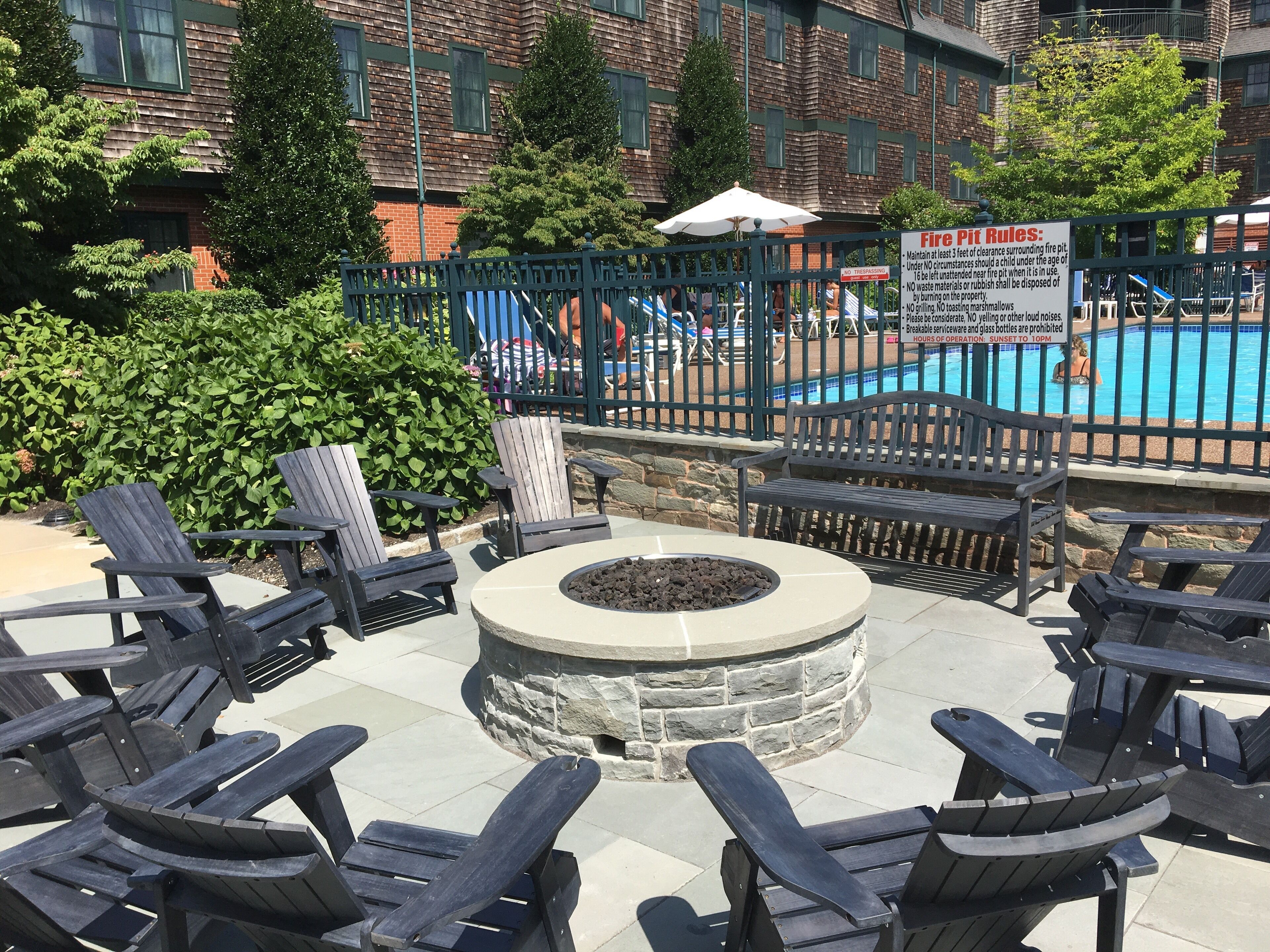 2 BR 2 Bath spacious unit @ Long Wharf resort, free WiFi, pool, close to harbor!