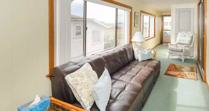 Wells Beach Cottage with beautiful views of the Ocean and the Marsh