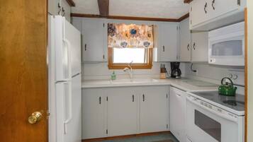 冰箱、微波炉、烤箱、炉灶