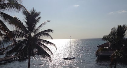 Casa Magdaluz, Recently Renovated Beach House with Great View!!