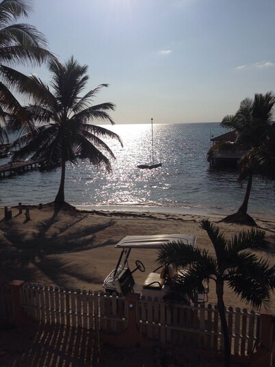 Casa Magdaluz, Recently Renovated Beach House with Great View!!