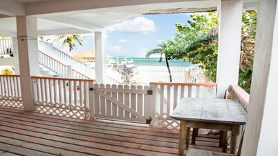 Casa Magdaluz, Recently Renovated Beach House with Great View!!