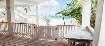 Casa Magdaluz, Recently Renovated Beach House with Great View!!