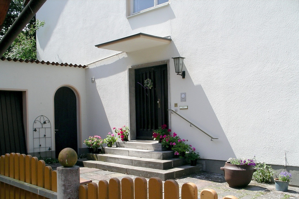 Spacious Apartments for 1-8 People, free WLAN, near Nuremberg, Rothenburg, Roth