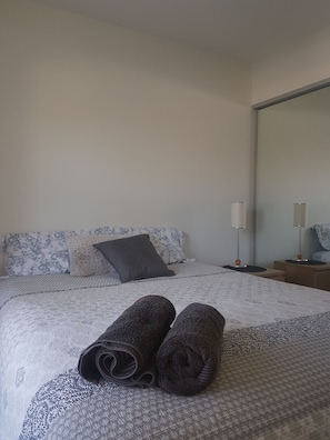 2 bedrooms, desk, iron/ironing board, free WiFi