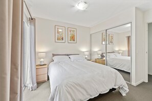 2 bedrooms, desk, iron/ironing board, free WiFi