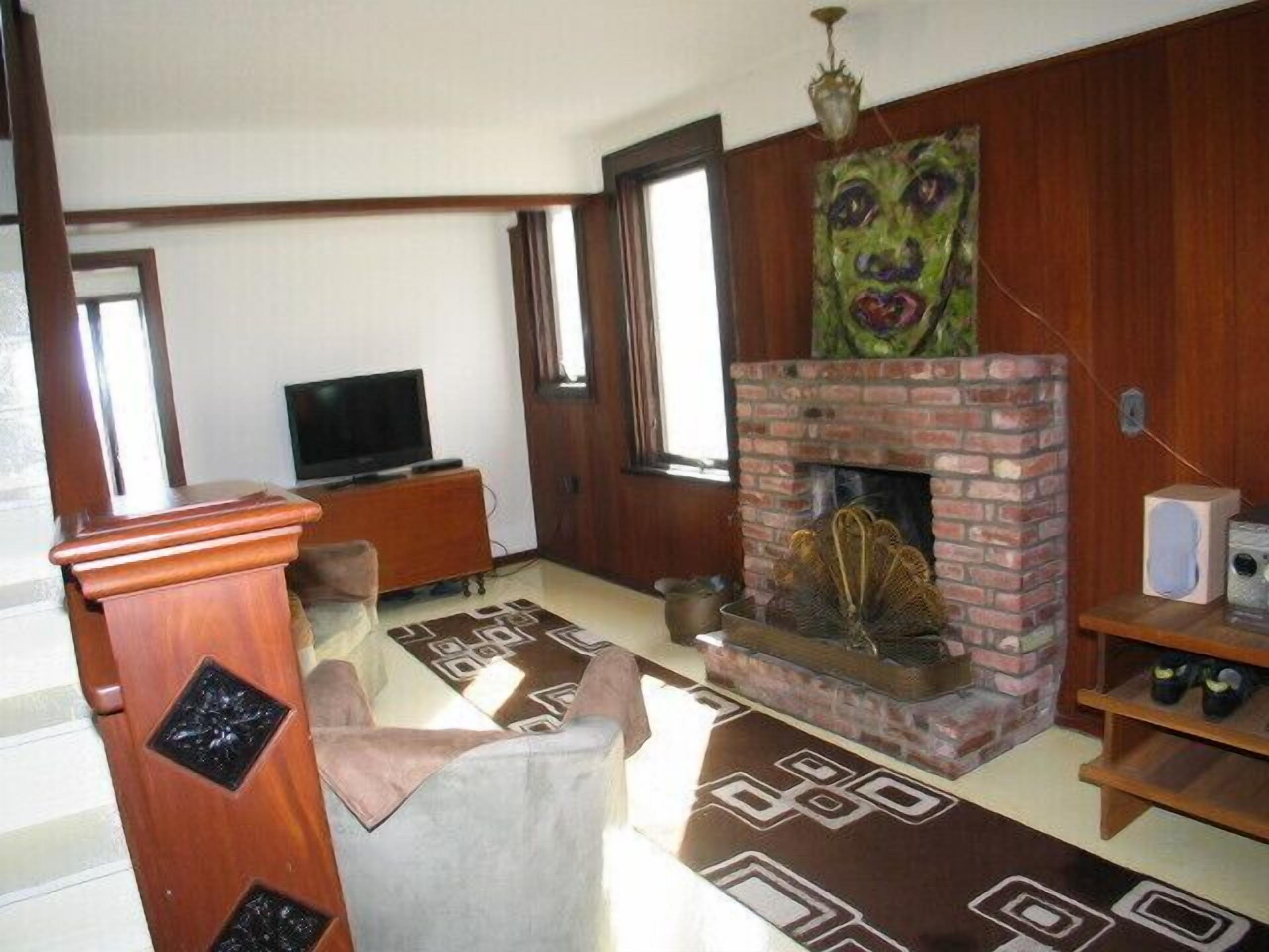 Huge 4 Bed/3 Bath Art Deco Duplex with Amazing Harbor Views and A/C<br>