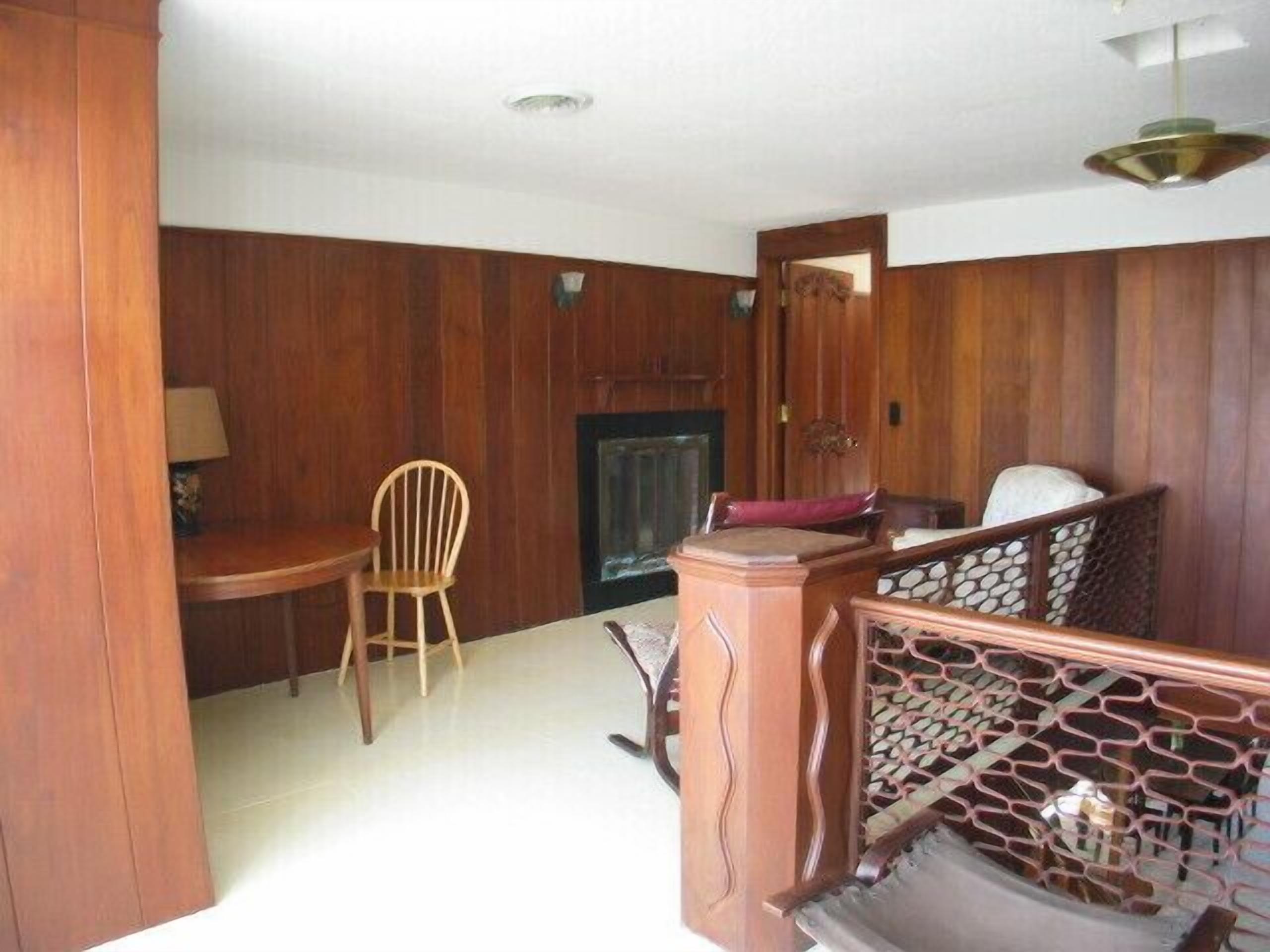 Huge 4 Bed/3 Bath Art Deco Duplex with Amazing Harbor Views and A/C<br>