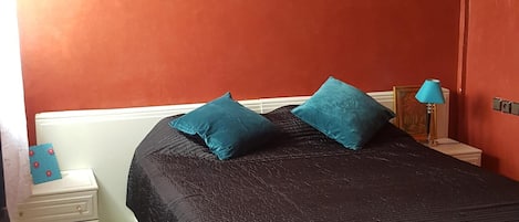 2 bedrooms, Internet, bed sheets
