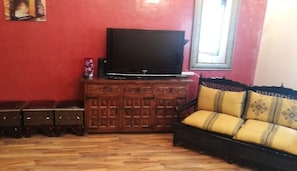 TV, video games, computer monitors - A Cozy Flat In A Quite Neighborhood (Fès)