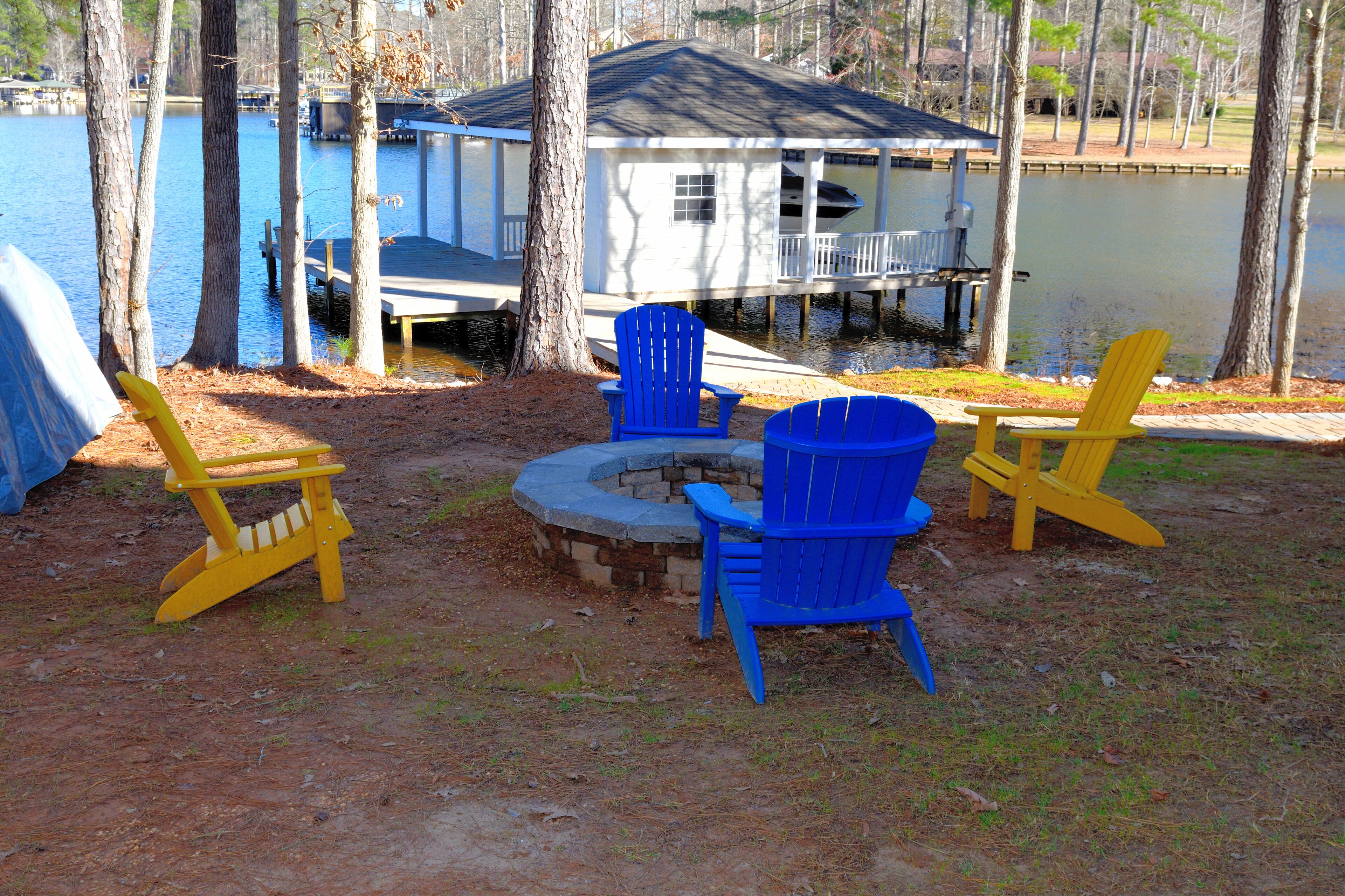 Amazing House with Beautiful Deep Water, Firepit, Kayaks, High Speed Wifi, Games