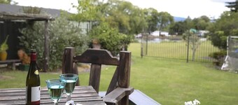 Rose Lake Retreat | Great Lake Views with Spa Pool